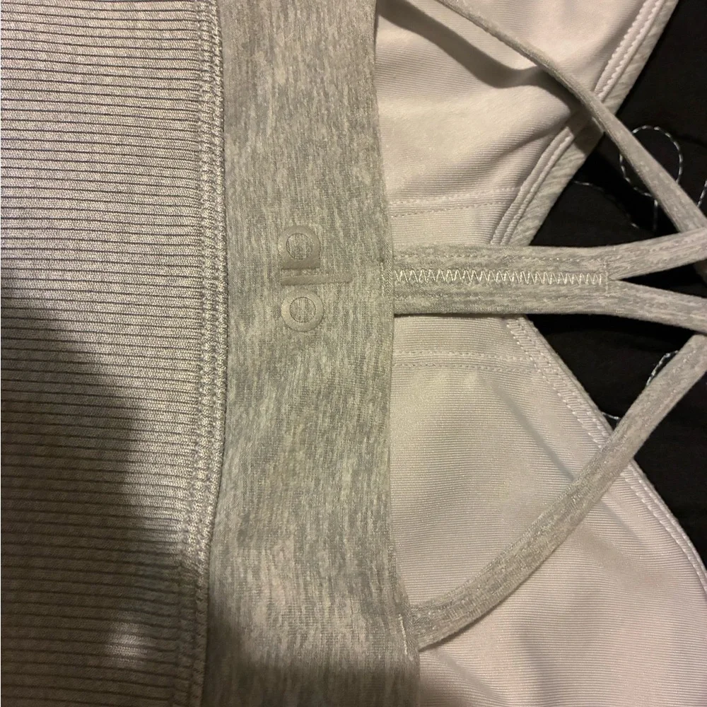 Alo Yoga Light Gray Workout Top - Picture 3 of 7